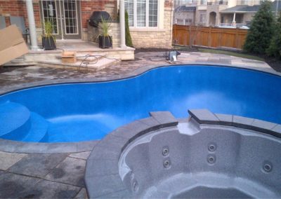 11-swimming-pool-with-hottub